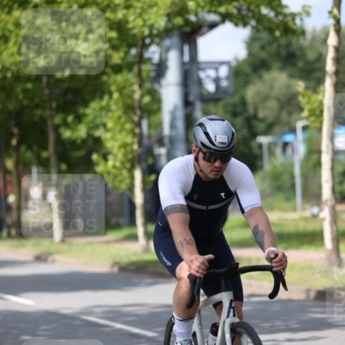10.08.2025 - GEWOBA Citytriathlon Bremen Yannick Fuchs http://msf.ph/oto/8560581 10.08.2025 12:42:58 Radfahren 628, 644, 677, 684, 710, 846, 850, 871, 889, 909 meine-sportfotos.de