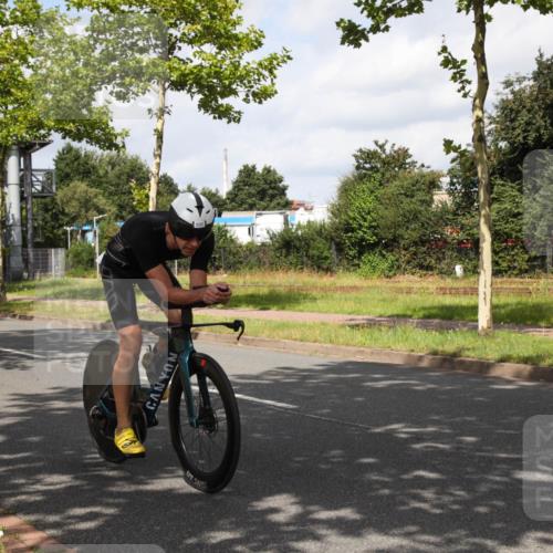 10.08.2025 - GEWOBA Citytriathlon Bremen Yannick Fuchs http://msf.ph/oto/8560641 10.08.2025 12:09:14 Radfahren 611, 727, 731, 779, 837, 871, 880, 890, 896 meine-sportfotos.de