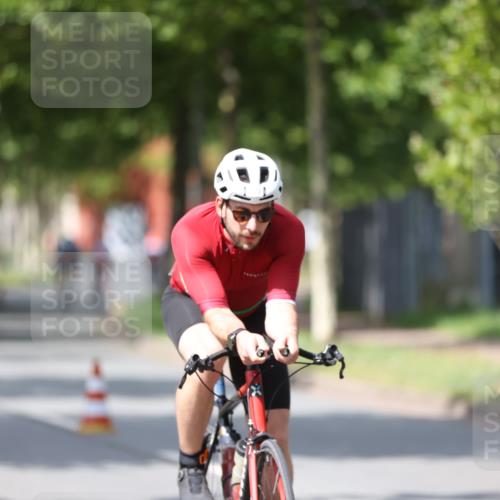 10.08.2025 - GEWOBA Citytriathlon Bremen Yannick Fuchs http://msf.ph/oto/8560667 10.08.2025 12:43:08 Radfahren 612, 628, 644, 677, 684, 710, 846, 871, 889, 945, 964 meine-sportfotos.de