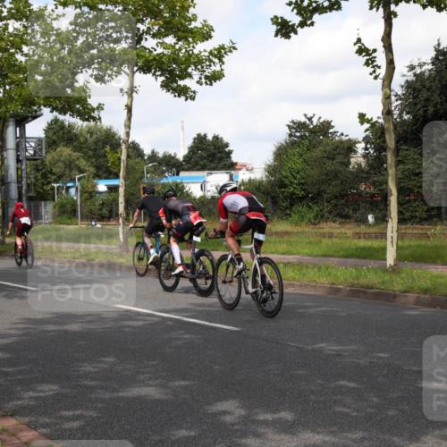 10.08.2025 - GEWOBA Citytriathlon Bremen Yannick Fuchs http://msf.ph/oto/8560697 10.08.2025 12:09:45 Radfahren 586, 628, 674, 688, 697, 703, 732, 830, 849 meine-sportfotos.de
