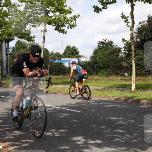 10.08.2025 - GEWOBA Citytriathlon Bremen Yannick Fuchs http://msf.ph/oto/8560760 10.08.2025 12:10:02 Radfahren 586, 607, 628, 688, 732, 830, 849, 1024 meine-sportfotos.de