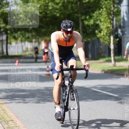 10.08.2025 - GEWOBA Citytriathlon Bremen Yannick Fuchs http://msf.ph/oto/8560784 10.08.2025 12:43:23 Radfahren 612, 646, 835, 885, 945, 955, 964, 1038 meine-sportfotos.de