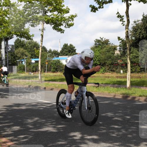 10.08.2025 - GEWOBA Citytriathlon Bremen Yannick Fuchs http://msf.ph/oto/8560796 10.08.2025 12:10:29 Radfahren 629, 644, 647, 656, 710, 722, 730, 755, 889, 1014 meine-sportfotos.de