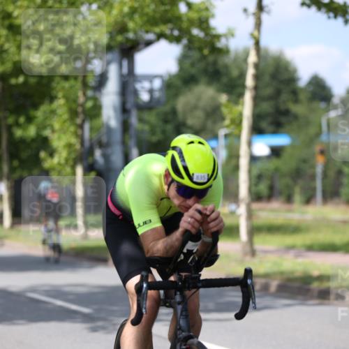 10.08.2025 - GEWOBA Citytriathlon Bremen Yannick Fuchs http://msf.ph/oto/8560820 10.08.2025 12:43:33 Radfahren 646, 835, 837, 842, 885, 925, 955, 1038 meine-sportfotos.de