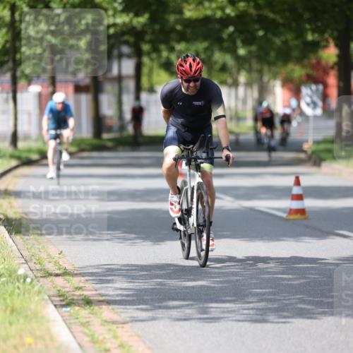 10.08.2025 - GEWOBA Citytriathlon Bremen Yannick Fuchs http://msf.ph/oto/8560854 10.08.2025 12:43:38 Radfahren 835, 837, 842, 907, 925, 955, 1012 meine-sportfotos.de