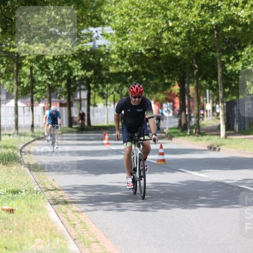 10.08.2025 - GEWOBA Citytriathlon Bremen Yannick Fuchs http://msf.ph/oto/8560862 10.08.2025 12:43:38 Radfahren 835, 837, 842, 907, 925, 955, 1012 meine-sportfotos.de