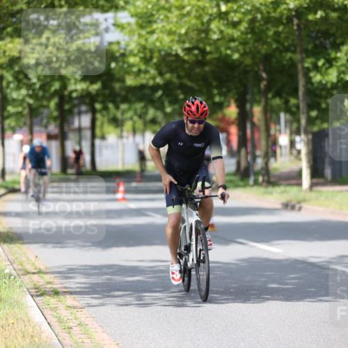 10.08.2025 - GEWOBA Citytriathlon Bremen Yannick Fuchs http://msf.ph/oto/8560866 10.08.2025 12:43:38 Radfahren 835, 837, 842, 907, 925, 955, 1012 meine-sportfotos.de
