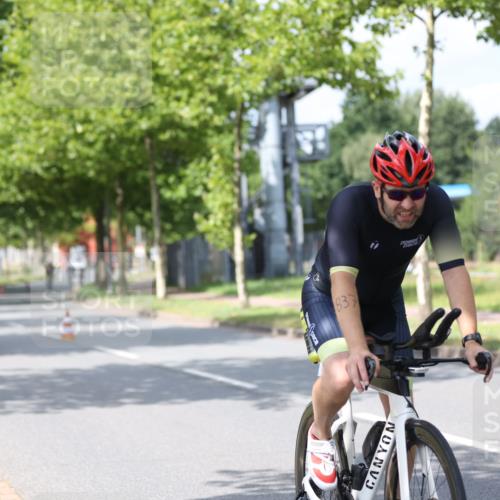 10.08.2025 - GEWOBA Citytriathlon Bremen Yannick Fuchs http://msf.ph/oto/8560885 10.08.2025 12:43:39 Radfahren 835, 837, 842, 907, 925, 955, 1012 meine-sportfotos.de