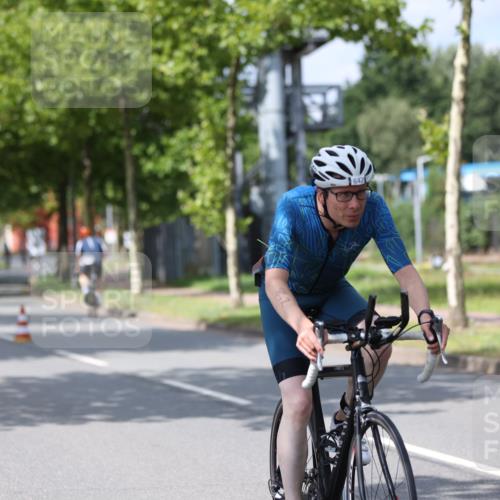 10.08.2025 - GEWOBA Citytriathlon Bremen Yannick Fuchs http://msf.ph/oto/8560913 10.08.2025 12:43:41 Radfahren 835, 837, 842, 907, 925, 955, 1012 meine-sportfotos.de