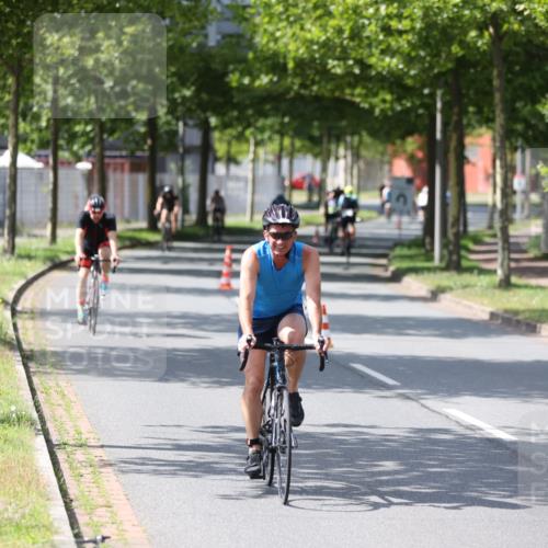 10.08.2025 - GEWOBA Citytriathlon Bremen Yannick Fuchs http://msf.ph/oto/8560917 10.08.2025 14:20:43 Radfahren 11, 28, 35, 56, 61, 67, 69, 80, 110, 145, 157, 216, 229, 272, 274, 281, 312 meine-sportfotos.de