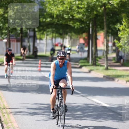 10.08.2025 - GEWOBA Citytriathlon Bremen Yannick Fuchs http://msf.ph/oto/8560920 10.08.2025 14:20:44 Radfahren 11, 28, 56, 61, 67, 69, 73, 80, 110, 145, 157, 216, 229, 272, 274, 281, 312 meine-sportfotos.de