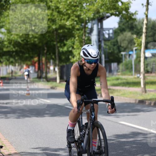 10.08.2025 - GEWOBA Citytriathlon Bremen Yannick Fuchs http://msf.ph/oto/8560936 10.08.2025 12:43:43 Radfahren 608, 835, 837, 842, 907, 925, 954, 955, 1012 meine-sportfotos.de