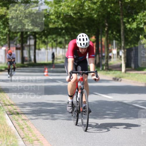 10.08.2025 - GEWOBA Citytriathlon Bremen Yannick Fuchs http://msf.ph/oto/8560941 10.08.2025 12:43:44 Radfahren 608, 835, 837, 842, 907, 925, 954, 955, 1012 meine-sportfotos.de