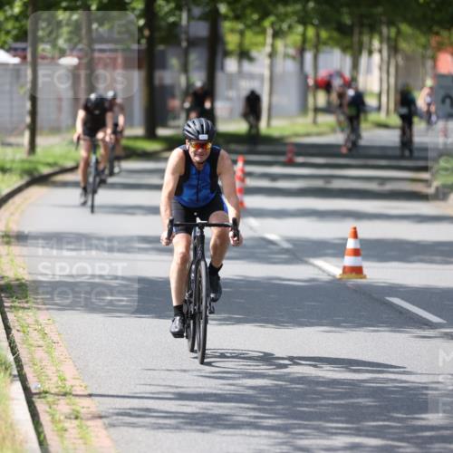 10.08.2025 - GEWOBA Citytriathlon Bremen Yannick Fuchs http://msf.ph/oto/8560958 10.08.2025 14:20:47 Radfahren 11, 56, 61, 67, 69, 73, 110, 142, 145, 157, 216, 229, 272, 274, 281, 312 meine-sportfotos.de