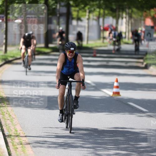 10.08.2025 - GEWOBA Citytriathlon Bremen Yannick Fuchs http://msf.ph/oto/8560959 10.08.2025 14:20:47 Radfahren 11, 56, 61, 67, 69, 73, 110, 142, 145, 157, 216, 229, 272, 274, 281, 312 meine-sportfotos.de