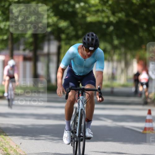 10.08.2025 - GEWOBA Citytriathlon Bremen Yannick Fuchs http://msf.ph/oto/8560979 10.08.2025 12:43:52 Radfahren 608, 842, 907, 925, 954, 1012, 1036 meine-sportfotos.de