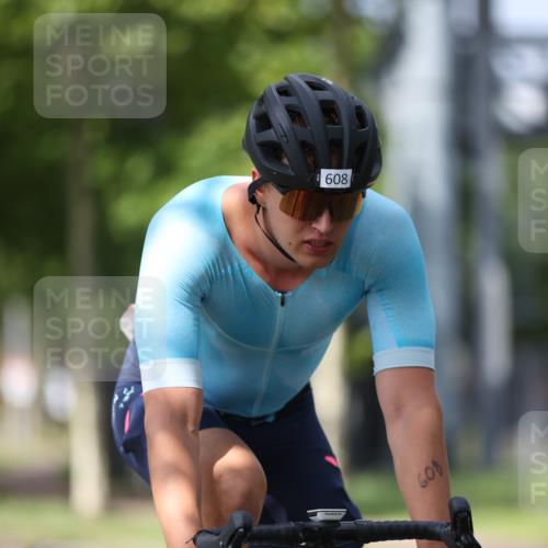 10.08.2025 - GEWOBA Citytriathlon Bremen Yannick Fuchs http://msf.ph/oto/8560997 10.08.2025 12:43:53 Radfahren 608, 842, 907, 925, 954, 1012, 1036 meine-sportfotos.de