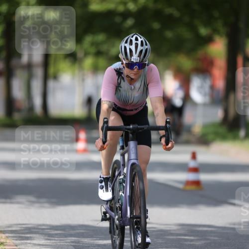 10.08.2025 - GEWOBA Citytriathlon Bremen Yannick Fuchs http://msf.ph/oto/8561009 10.08.2025 12:43:55 Radfahren 608, 842, 907, 908, 954, 1012, 1036 meine-sportfotos.de