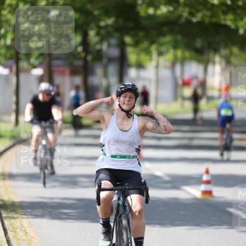 10.08.2025 - GEWOBA Citytriathlon Bremen Yannick Fuchs http://msf.ph/oto/8561014 10.08.2025 14:20:52 Radfahren 11, 19, 56, 61, 69, 73, 110, 142, 145, 157, 191, 216, 229, 266, 272, 281, 312 meine-sportfotos.de