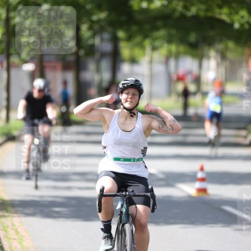 10.08.2025 - GEWOBA Citytriathlon Bremen Yannick Fuchs http://msf.ph/oto/8561016 10.08.2025 14:20:53 Radfahren 11, 19, 56, 61, 73, 110, 142, 145, 157, 191, 216, 229, 266, 272, 281, 312 meine-sportfotos.de