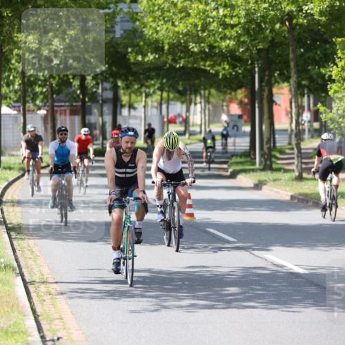 10.08.2025 - GEWOBA Citytriathlon Bremen Yannick Fuchs http://msf.ph/oto/8561064 10.08.2025 14:20:58 Radfahren 19, 56, 61, 73, 110, 142, 145, 157, 191, 266, 272, 312 meine-sportfotos.de