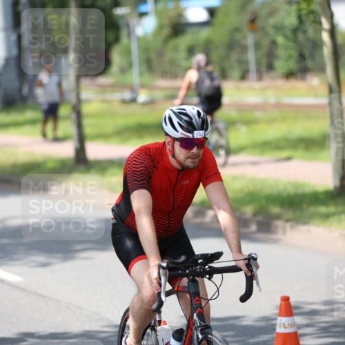10.08.2025 - GEWOBA Citytriathlon Bremen Yannick Fuchs http://msf.ph/oto/8561105 10.08.2025 14:21:02 Radfahren 6, 19, 56, 61, 73, 110, 142, 145, 157, 191, 266 meine-sportfotos.de
