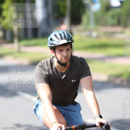 10.08.2025 - GEWOBA Citytriathlon Bremen Yannick Fuchs http://msf.ph/oto/8561108 10.08.2025 14:21:03 Radfahren 6, 19, 61, 73, 110, 142, 145, 157, 191, 266 meine-sportfotos.de