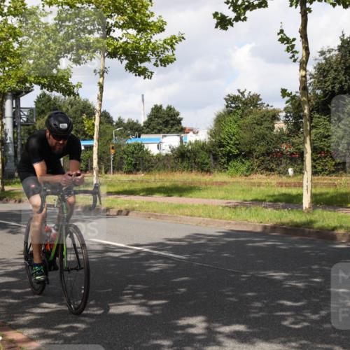 10.08.2025 - GEWOBA Citytriathlon Bremen Yannick Fuchs http://msf.ph/oto/8561190 10.08.2025 12:13:55 Radfahren 568, 590, 621, 689, 733, 776, 823, 863, 873, 950, 951, 1017 meine-sportfotos.de