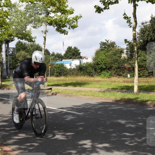 10.08.2025 - GEWOBA Citytriathlon Bremen Yannick Fuchs http://msf.ph/oto/8561211 10.08.2025 12:14:07 Radfahren 587, 590, 615, 616, 630, 689, 733, 788, 793, 863, 873, 950, 951, 1030 meine-sportfotos.de