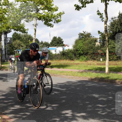 10.08.2025 - GEWOBA Citytriathlon Bremen Yannick Fuchs http://msf.ph/oto/8561216 10.08.2025 12:14:09 Radfahren 587, 590, 615, 616, 630, 689, 788, 793, 801, 873, 950, 951, 1030 meine-sportfotos.de
