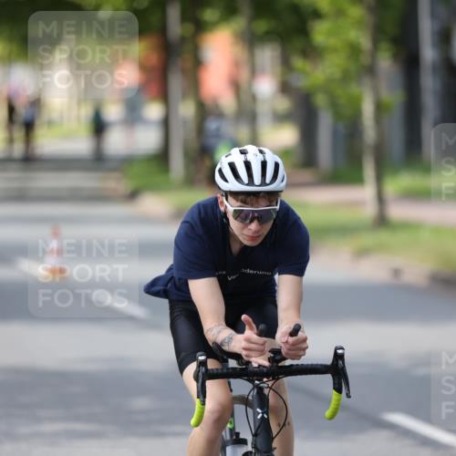 10.08.2025 - GEWOBA Citytriathlon Bremen Yannick Fuchs http://msf.ph/oto/8561217 10.08.2025 14:21:42 Radfahren 9, 140, 160, 177, 211, 283, 334 meine-sportfotos.de