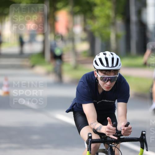 10.08.2025 - GEWOBA Citytriathlon Bremen Yannick Fuchs http://msf.ph/oto/8561219 10.08.2025 14:21:42 Radfahren 9, 140, 160, 177, 211, 283, 334 meine-sportfotos.de