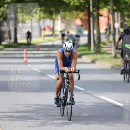 10.08.2025 - GEWOBA Citytriathlon Bremen Yannick Fuchs http://msf.ph/oto/8561221 10.08.2025 14:21:44 Radfahren 9, 140, 160, 177, 211, 283, 334 meine-sportfotos.de