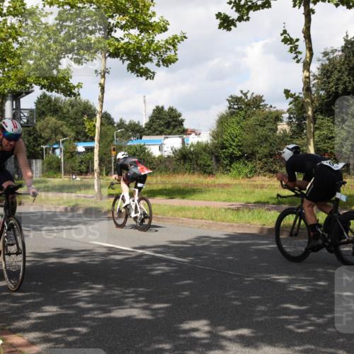 10.08.2025 - GEWOBA Citytriathlon Bremen Yannick Fuchs http://msf.ph/oto/8561231 10.08.2025 12:14:18 Radfahren 587, 615, 616, 630, 655, 681, 689, 708, 735, 788, 793, 801, 888, 1030 meine-sportfotos.de