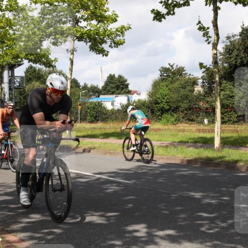 10.08.2025 - GEWOBA Citytriathlon Bremen Yannick Fuchs http://msf.ph/oto/8561237 10.08.2025 12:14:20 Radfahren 587, 615, 616, 630, 655, 681, 708, 735, 788, 793, 801, 888, 1030 meine-sportfotos.de