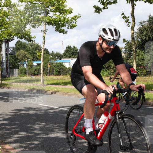 10.08.2025 - GEWOBA Citytriathlon Bremen Yannick Fuchs http://msf.ph/oto/8561272 10.08.2025 12:14:47 Radfahren 551, 627, 632, 635, 657, 736, 806, 826, 838, 857, 895, 897, 1020 meine-sportfotos.de