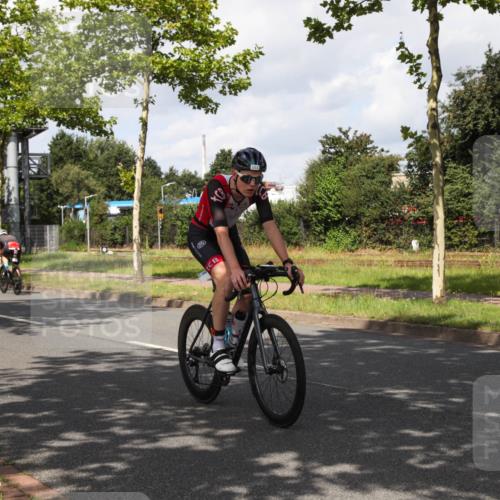 10.08.2025 - GEWOBA Citytriathlon Bremen Yannick Fuchs http://msf.ph/oto/8561288 10.08.2025 12:14:57 Radfahren 551, 627, 635, 657, 736, 753, 826, 857, 895, 897, 959, 1011, 1020 meine-sportfotos.de