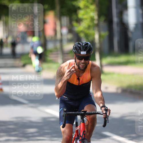 10.08.2025 - GEWOBA Citytriathlon Bremen Yannick Fuchs http://msf.ph/oto/8561317 10.08.2025 14:22:13 Radfahren 109, 186, 215, 224, 253, 258, 262 meine-sportfotos.de
