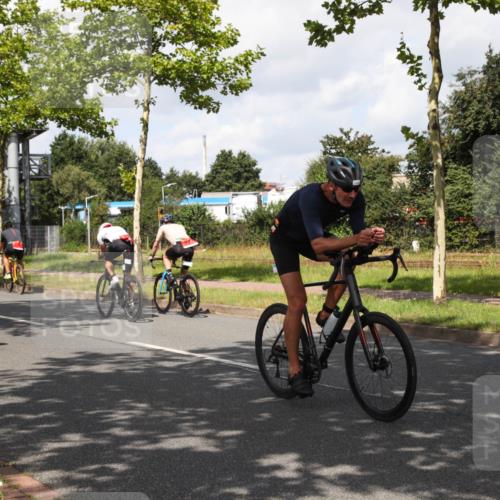 10.08.2025 - GEWOBA Citytriathlon Bremen Yannick Fuchs http://msf.ph/oto/8561318 10.08.2025 12:15:08 Radfahren 551, 564, 591, 627, 753, 826, 852, 876, 897, 947, 959, 1011, 1020 meine-sportfotos.de