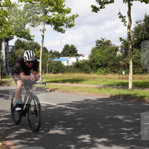 10.08.2025 - GEWOBA Citytriathlon Bremen Yannick Fuchs http://msf.ph/oto/8561354 10.08.2025 12:15:46 Radfahren 600, 626, 641, 682, 715, 824, 836, 839, 840, 859, 891, 1016, 1022 meine-sportfotos.de