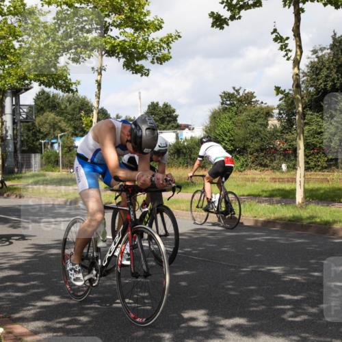10.08.2025 - GEWOBA Citytriathlon Bremen Yannick Fuchs http://msf.ph/oto/8561365 10.08.2025 12:15:51 Radfahren 600, 626, 641, 682, 686, 707, 715, 824, 836, 839, 840, 859, 891, 1016, 1022 meine-sportfotos.de
