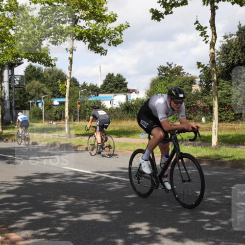 10.08.2025 - GEWOBA Citytriathlon Bremen Yannick Fuchs http://msf.ph/oto/8561375 10.08.2025 12:15:54 Radfahren 600, 626, 654, 682, 686, 707, 715, 824, 836, 839, 840, 859, 891, 1016, 1022 meine-sportfotos.de