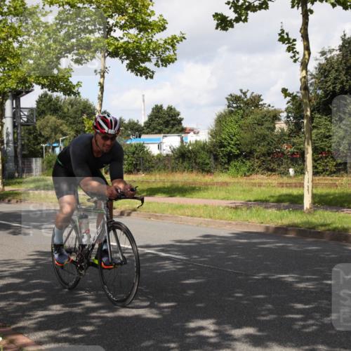10.08.2025 - GEWOBA Citytriathlon Bremen Yannick Fuchs http://msf.ph/oto/8561422 10.08.2025 12:16:44 Radfahren 567, 742, 768, 783, 822, 843, 902, 915, 1010, 1035, 1039 meine-sportfotos.de