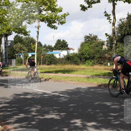 10.08.2025 - GEWOBA Citytriathlon Bremen Yannick Fuchs http://msf.ph/oto/8561461 10.08.2025 12:17:15 Radfahren 671, 856, 956, 1037 meine-sportfotos.de