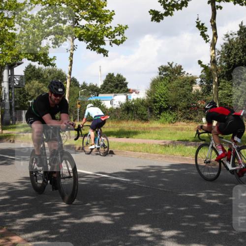 10.08.2025 - GEWOBA Citytriathlon Bremen Yannick Fuchs http://msf.ph/oto/8561483 10.08.2025 12:17:39 Radfahren 560, 566, 671, 766, 912, 1025 meine-sportfotos.de