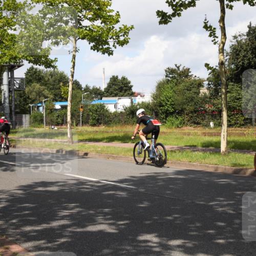 10.08.2025 - GEWOBA Citytriathlon Bremen Yannick Fuchs http://msf.ph/oto/8561489 10.08.2025 12:17:40 Radfahren 560, 566, 766, 912, 1025 meine-sportfotos.de