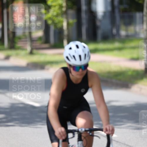 10.08.2025 - GEWOBA Citytriathlon Bremen Yannick Fuchs http://msf.ph/oto/8561491 10.08.2025 14:22:55 Radfahren 86, 89, 163, 182, 204, 246, 249, 252, 280, 288, 289, 297, 353, 427 meine-sportfotos.de