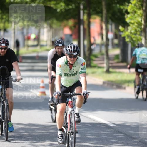 10.08.2025 - GEWOBA Citytriathlon Bremen Yannick Fuchs http://msf.ph/oto/8561529 10.08.2025 14:23:02 Radfahren 89, 163, 182, 222, 246, 249, 252, 280, 288, 289, 353, 423, 427, 431, 480 meine-sportfotos.de
