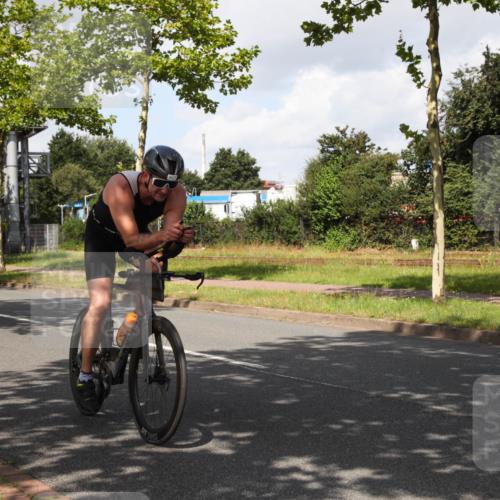 10.08.2025 - GEWOBA Citytriathlon Bremen Yannick Fuchs http://msf.ph/oto/8561531 10.08.2025 12:18:02 Radfahren 553, 560, 579, 582, 741, 765, 794, 833, 867, 933, 966, 977 meine-sportfotos.de