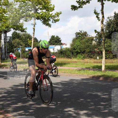 10.08.2025 - GEWOBA Citytriathlon Bremen Yannick Fuchs http://msf.ph/oto/8561538 10.08.2025 12:18:04 Radfahren 553, 560, 579, 582, 741, 765, 794, 833, 867, 933, 966, 977 meine-sportfotos.de